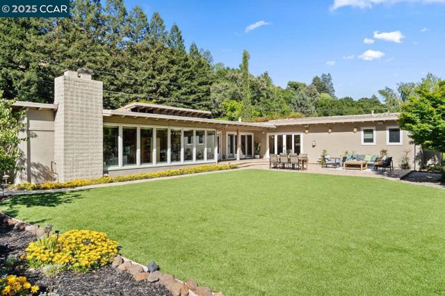 23 Lost Valley Dr, Orinda CA: https://media.crmls.org/mediaz/f725721a-493a-4bca-9723-229d6e33df6c.jpg
