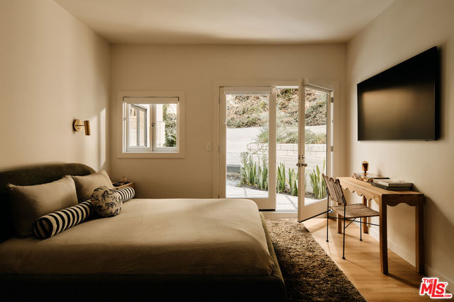 2250 El Contento Drive, Los Angeles CA: https://media.crmls.org/mediaz/f72580cb-e0a5-4b70-ab42-3d39a49ca7a7.jpg