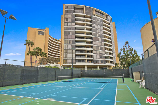 4316 Marina City Dr, Marina del Rey CA: https://media.crmls.org/mediaz/f7258f05-aebf-4ab5-95d5-10e5de0a3786.jpg