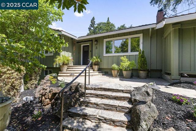 5 Kayser Ct, Walnut Creek CA: https://media.crmls.org/mediaz/f7259694-52bd-4ff0-bc50-ce044e3b92c9.jpg