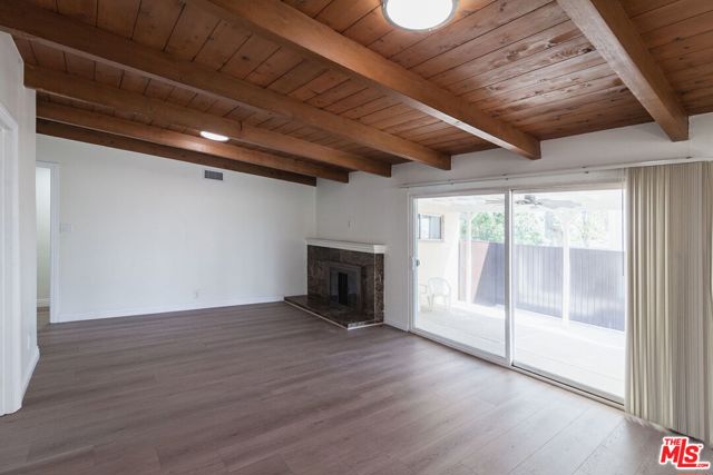 8646 Corbin Avenue, Northridge CA: https://media.crmls.org/mediaz/f7260f00-f5c2-4436-8b39-ccf0af07d274.jpg