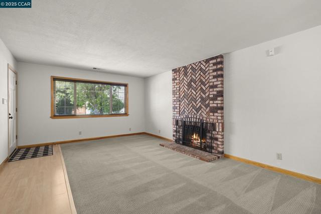 928 Sassel Ave, Concord CA: https://media.crmls.org/mediaz/f7263847-3ce8-4272-8fbe-c23508e9a73f.jpg