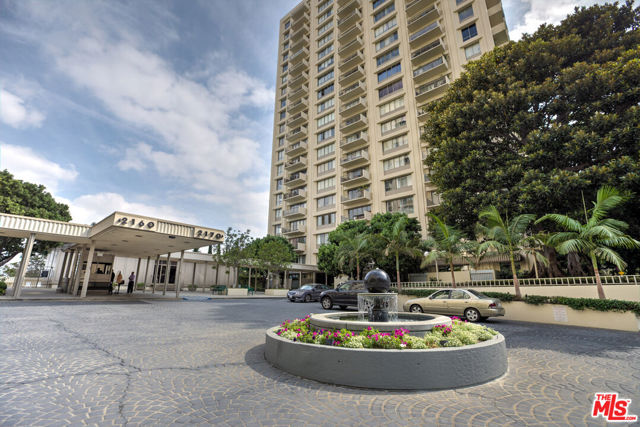 2160 Century Park East, Los Angeles CA: https://media.crmls.org/mediaz/f72653c2-d945-4a74-a936-7c670fa37be5.jpg