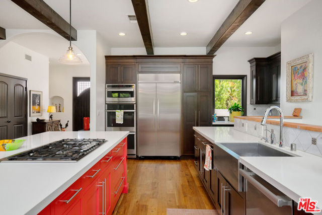 6216 Primrose Avenue, Los Angeles CA: https://media.crmls.org/mediaz/f7265fa3-8325-447e-8cb3-86114dc0278d.jpg