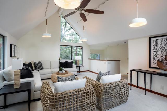 23200 Encinal Court, Los Altos Hills CA: https://media.crmls.org/mediaz/f72669a5-1821-4974-9cb5-556232d04712.jpg