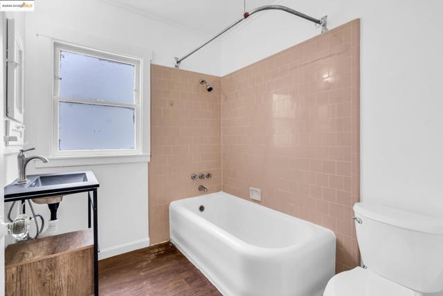2340 Virginia St, Berkeley CA: https://media.crmls.org/mediaz/f7272b23-c9ad-4eaf-a59b-e92fa5b191ae.jpg