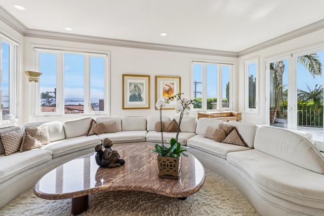 1295 W Redwood St, San Diego CA: https://media.crmls.org/mediaz/f72767d8-9fa6-4003-8db0-12fa231c10ba.jpg