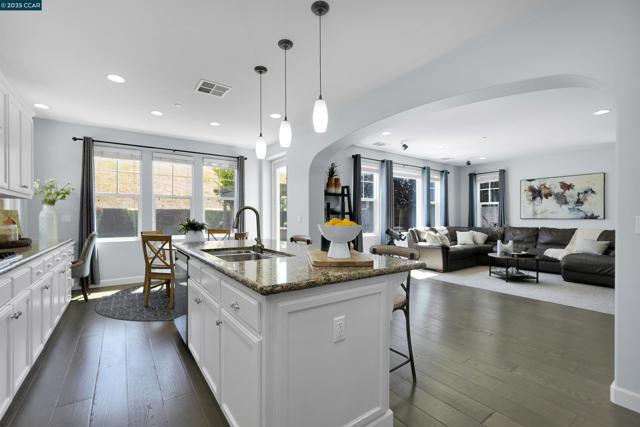 5152 Bengali St, Danville CA: https://media.crmls.org/mediaz/f727e7cb-9d22-4667-a201-2ea32b857a89.jpg
