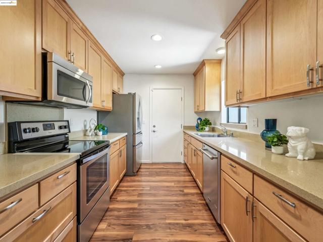 589 Evangeline Way, Hayward CA: https://media.crmls.org/mediaz/f728b626-73ff-490b-9c85-9ffdbff7013d.jpg