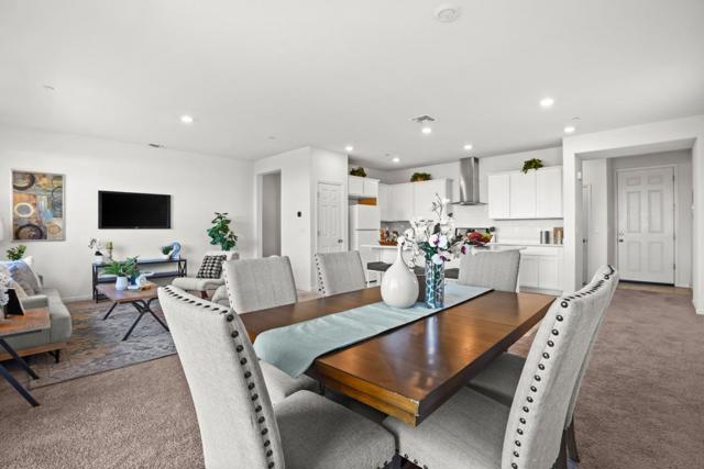 8189 Scrimshaw Way, Sacramento CA: https://media.crmls.org/mediaz/f728ef4d-2b59-4912-8e3d-9b989098eb1f.jpg