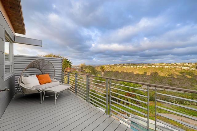 1635 Gascony Rd, Encinitas CA: https://media.crmls.org/mediaz/f729048b-b1f9-4686-a97f-96ba11a9d6c5.jpg