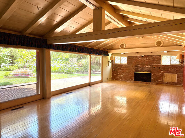 1754 Mandeville Canyon Road, Los Angeles CA: https://media.crmls.org/mediaz/f72921b7-fc0c-4430-b788-b04f800f8df1.jpg
