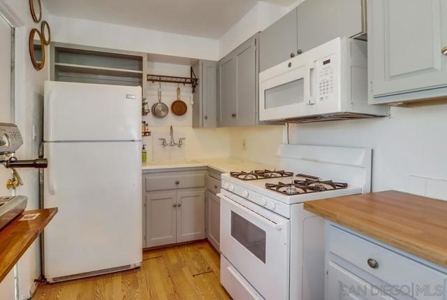 4053 55 Jewell St, San Diego CA: https://media.crmls.org/mediaz/f729b1f0-4042-4015-857a-f2196302ceb9.jpg