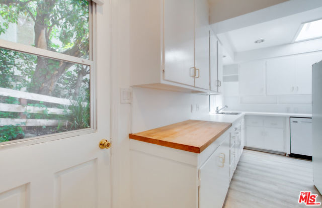 10321 Chrysanthemum Lane, Los Angeles CA: https://media.crmls.org/mediaz/f729c59c-fefe-4538-9eda-5bef735a5dbe.jpg