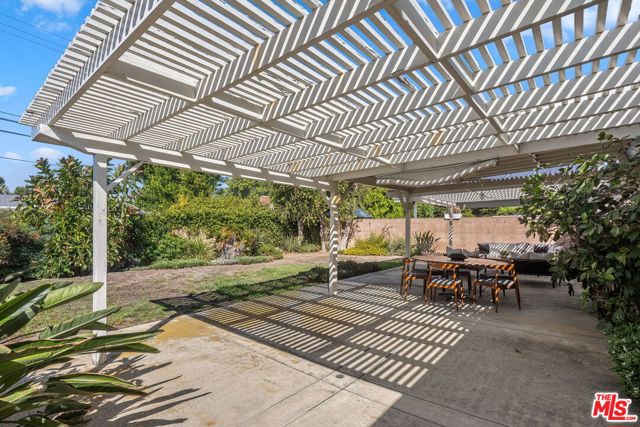22521 Haynes Street photo 28