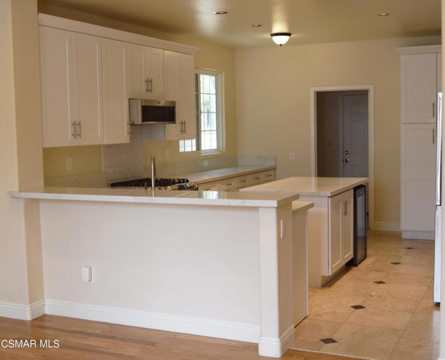 2324 Solway Court, Thousand Oaks CA: https://media.crmls.org/mediaz/f72bf6ea-6caa-4b59-baf9-77997489bb3f.jpg