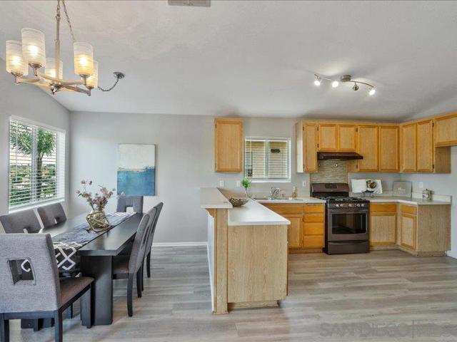 1277 Glencoe Dr, San Diego CA: https://media.crmls.org/mediaz/f72c3699-e805-4c53-bdfa-12ccaf9fa320.jpg