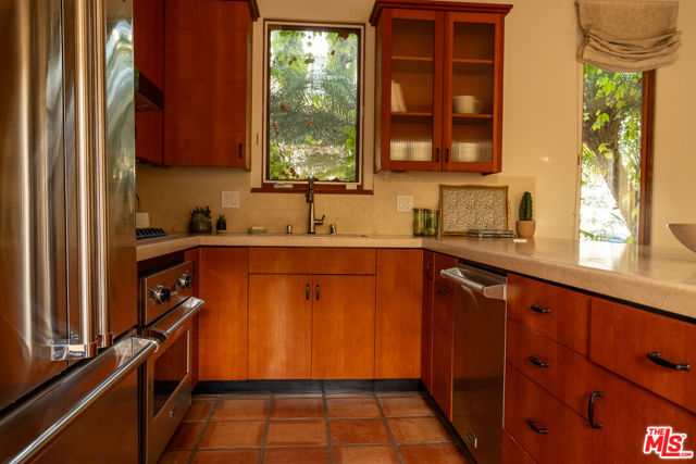 416 Carroll Canal, Venice CA: https://media.crmls.org/mediaz/f72c44e2-1385-400b-ba45-c77fbf19a637.jpg