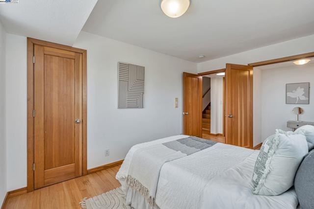 1522 Grand View Drive, Berkeley CA: https://media.crmls.org/mediaz/f72c7366-0716-4577-b0f0-84ec8f092861.jpg