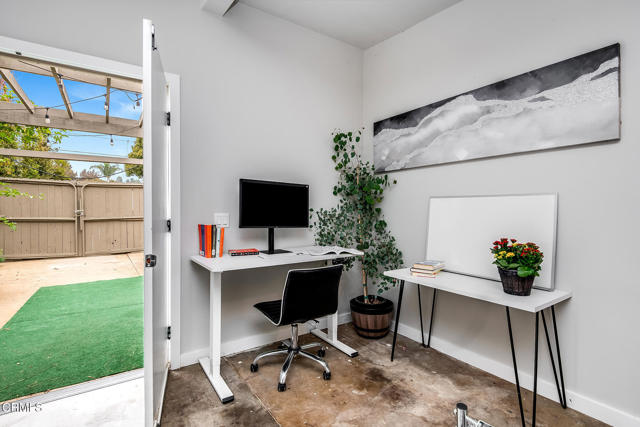 238 W Center Street, Ventura CA: https://media.crmls.org/mediaz/f72d1331-5428-46a7-ba9d-d43485d79e85.jpg