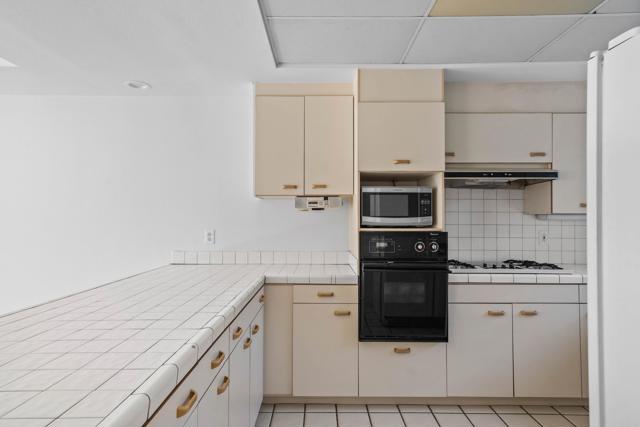 Detail Gallery Image 14 of 38 For 962 E Ave a,  Coronado,  CA 92118 - 3 Beds | 2/1 Baths