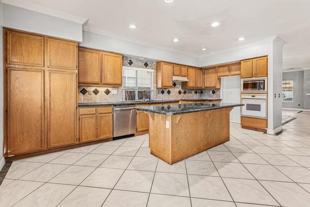 Detail Gallery Image 4 of 15 For 26300 Alcott Union Dr, Murrieta,  CA 92563 - 8 Beds | 4/1 Baths