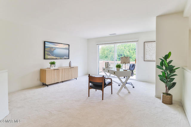 2746 Autumn Ridge Drive, Thousand Oaks CA: https://media.crmls.org/mediaz/f72dc669-fee8-49fb-bce8-17fc29d531d8.jpg