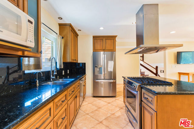 4236 Ensenada Drive, Woodland Hills CA: https://media.crmls.org/mediaz/f72dcc71-e59e-4c5b-b882-8e20f637cfa6.jpg