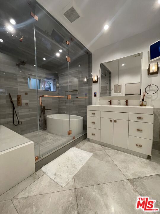 425 Sunridge Street, Playa del Rey CA: https://media.crmls.org/mediaz/f72e466f-8cf0-4a2e-a780-00008e05ec4b.jpg