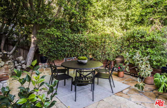 8027 Willow Glen Road, Los Angeles CA: https://media.crmls.org/mediaz/f72e9589-fd4d-4c95-9fbd-a39148f0704f.jpg