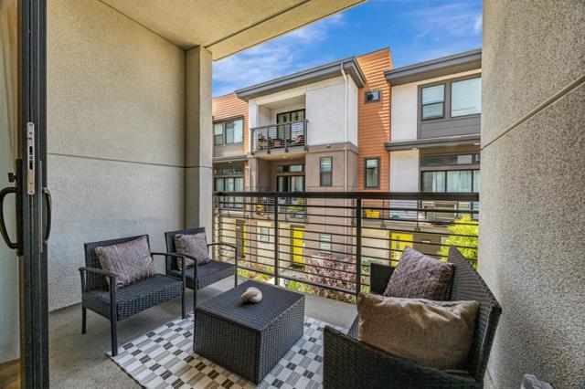 112 Waters Park Circle, San Mateo CA: https://media.crmls.org/mediaz/f72eb2cf-d4e9-48ef-8d21-a1819d5452af.jpg