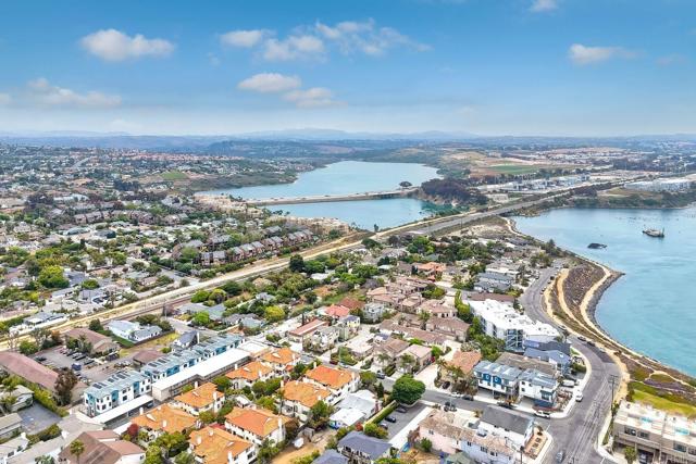 295 Chinquapin Ave, Carlsbad CA: https://media.crmls.org/mediaz/f72f908f-c513-4b98-b1e0-b0d1fcfb1377.jpg