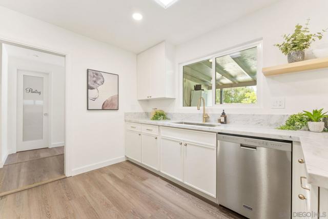 4527 Chinook Court, San Diego CA: https://media.crmls.org/mediaz/f72f98a4-d6d7-410f-b18d-a8388e844266.jpg