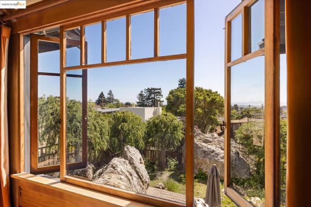 636 Vincente Ave, Berkeley CA: https://media.crmls.org/mediaz/f730bd80-30a2-42ff-909b-898e76db934b.jpg