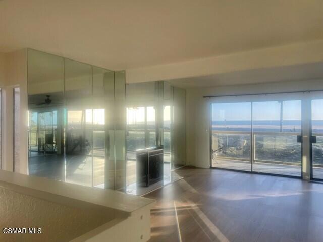152 Mainsail Court, Port Hueneme CA: https://media.crmls.org/mediaz/f730f632-32d5-44b7-b82e-fccfe391d30b.jpg