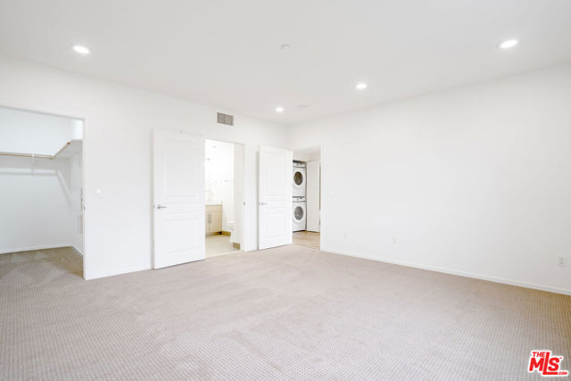 733 S Manhattan Place, Los Angeles CA: https://media.crmls.org/mediaz/f7314d04-a02e-4ae3-8d35-6706e739ef74.jpg