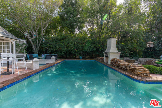 340 S Plymouth Boulevard, Los Angeles CA: https://media.crmls.org/mediaz/f7315607-8fc1-4976-91fc-e015ef46ae46.jpg