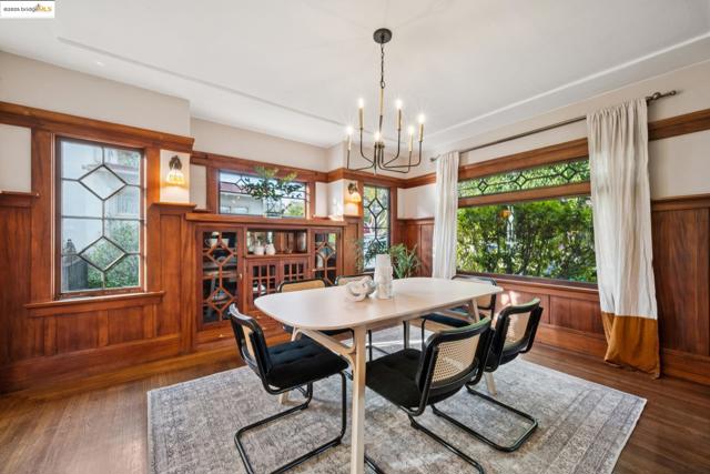 919 Mckinley Ave, Oakland CA: https://media.crmls.org/mediaz/f731ae4c-395e-4865-8ad3-8513d2e416e3.jpg