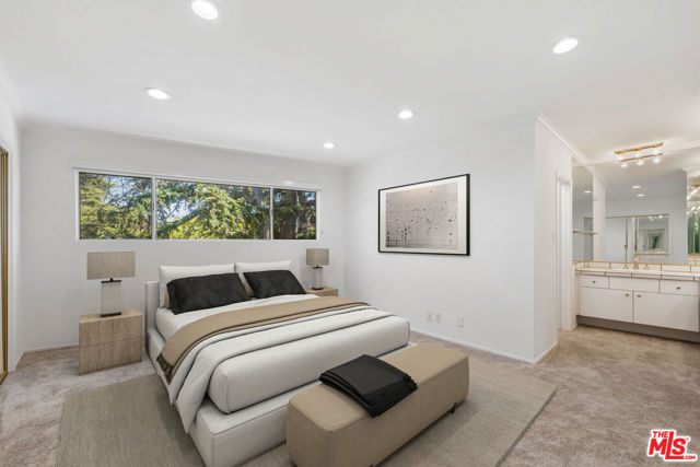 222 7th Street, Santa Monica CA: https://media.crmls.org/mediaz/f731b2f1-4ea4-4f02-b8da-13f7cb982487.jpg