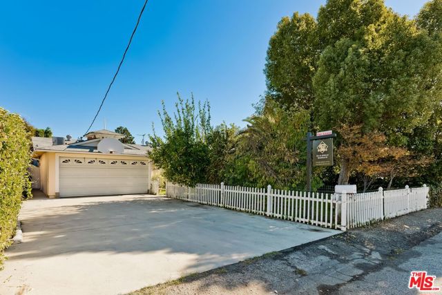 6208 Mary Ellen Avenue photo 2