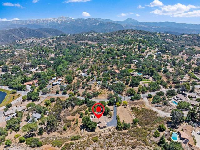2686 Via Viejas, Alpine CA: https://media.crmls.org/mediaz/f7339e22-7d9d-4efa-9f3c-01878d0e6484.jpg