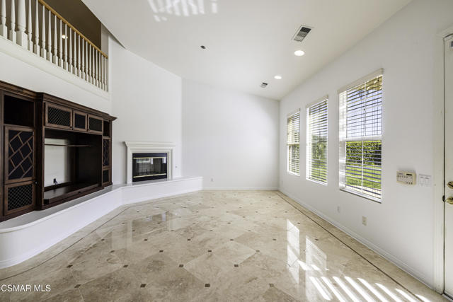 3178 Sunset Hills Boulevard, Thousand Oaks CA: https://media.crmls.org/mediaz/f733fb43-6a72-4a5d-b92b-e3374ddaa54e.jpg