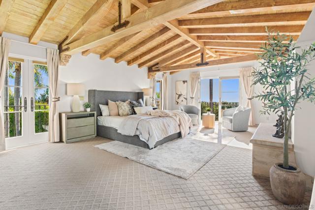 6692 La Jolla Scenic Dr S, La Jolla CA: https://media.crmls.org/mediaz/f7341e5e-235f-4ef3-a66a-7da95dfd67dc.jpg