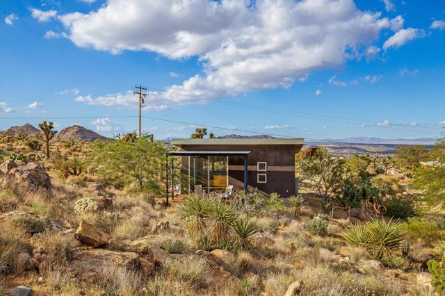 8744 Star Lane, Joshua Tree CA: https://media.crmls.org/mediaz/f7347356-adf8-48ba-818e-21ea472f59be.jpg