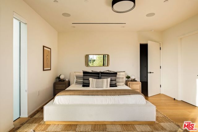 1900 Penmar Avenue, Venice CA: https://media.crmls.org/mediaz/f7356ace-51a0-4ea9-9f6d-798e74bc0d2e.jpg