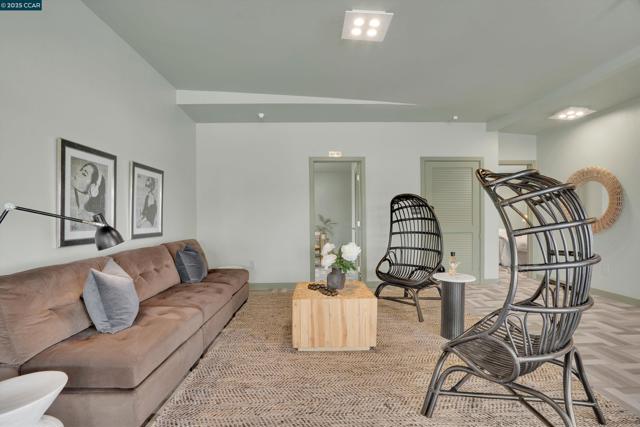 640 State Highway 12, Rio Vista CA: https://media.crmls.org/mediaz/f7356c35-f4ad-4768-b6d3-fba56a3da65c.jpg