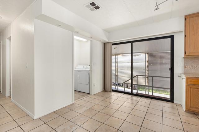 718 Sycamore Avenue, Vista CA: https://media.crmls.org/mediaz/f7359c3a-dd29-493f-baba-5c23151647fd.jpg