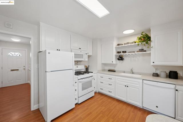 952 Amador St, Richmond CA: https://media.crmls.org/mediaz/f735db49-9078-4678-b82d-f9ae13c87cb7.jpg