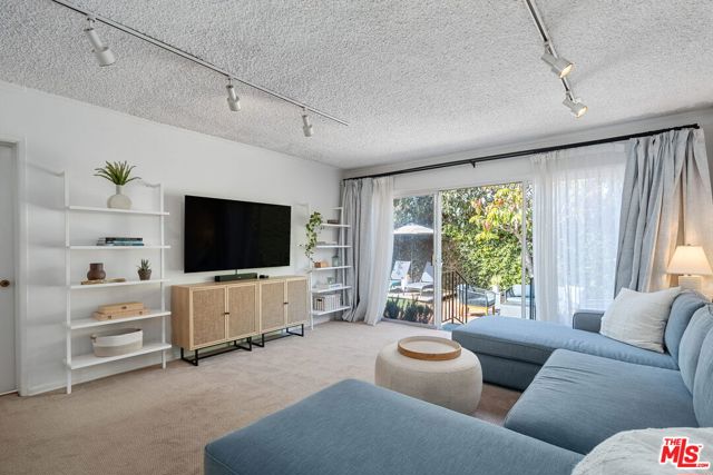 11319 Rose Avenue, Los Angeles CA: https://media.crmls.org/mediaz/f7361fb1-8ff4-4e68-90f7-4787f8ff962d.jpg
