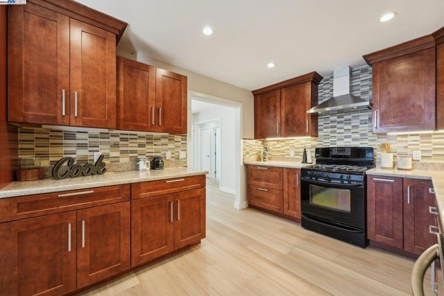 431 Alameda De Las Pulgas, Redwood City CA: https://media.crmls.org/mediaz/f7366768-0d15-43b0-b308-09132e23730a.jpg